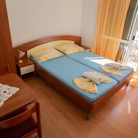Ivanka * Gradac (Split-Dalmatia)