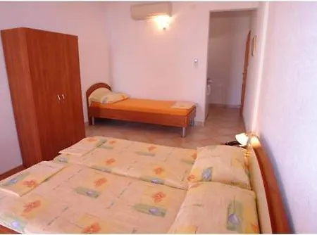 アパート Ivanka グラダツ