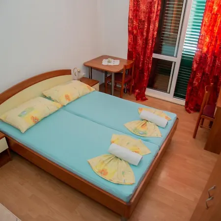 Daire Ivanka Gradac (Split-Dalmatia)